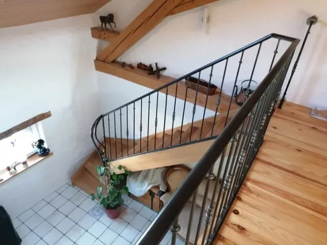 Escalier en métal à Bretteville-sur-Odon